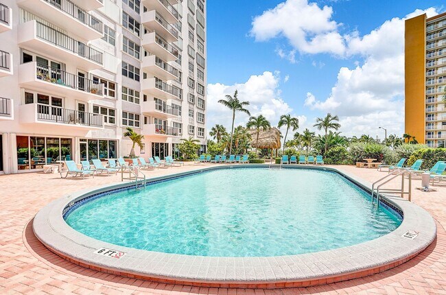 Building Photo - Beautiful 2 bedroom 1.5 bath Condo