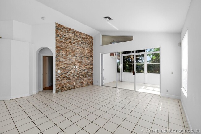 Building Photo - 5225 Brookview Dr