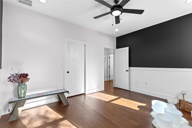 Building Photo - 2115 Uphill Ln
