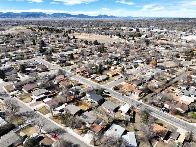 Building Photo - "Spacious 5-Bedroom Gem with 3 Full Baths in Arvada"