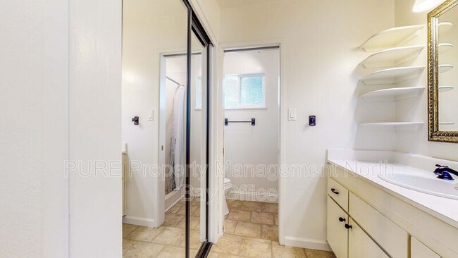 Building Photo - 3225 Meadow Glen Dr