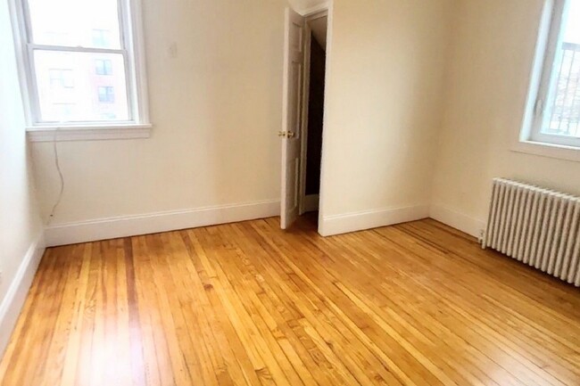 Building Photo - 35 Pangborn Pl