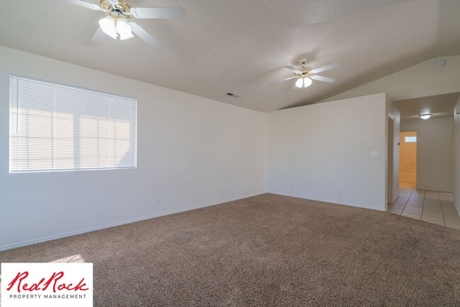Building Photo - 2620 E 700 N