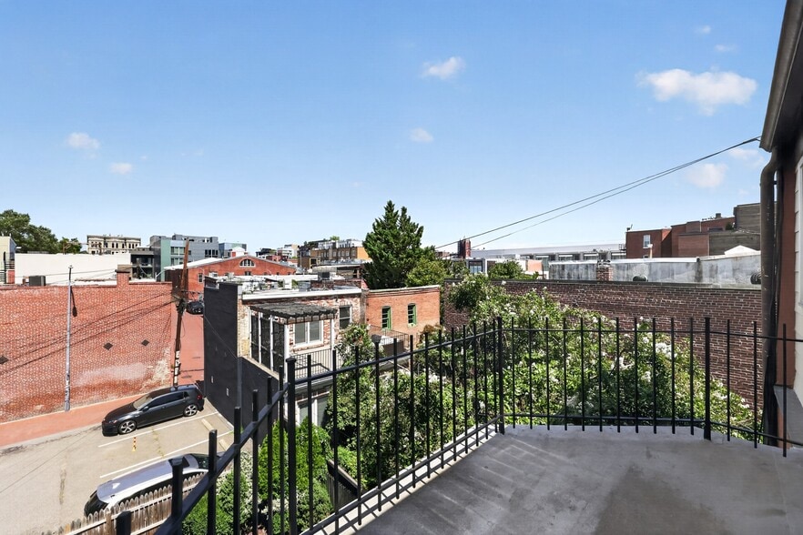 Building Photo - 933 M St NW