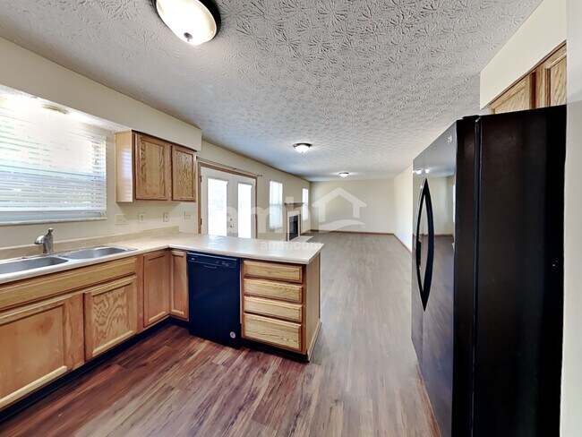 Building Photo - 2661 Hardwood Ave