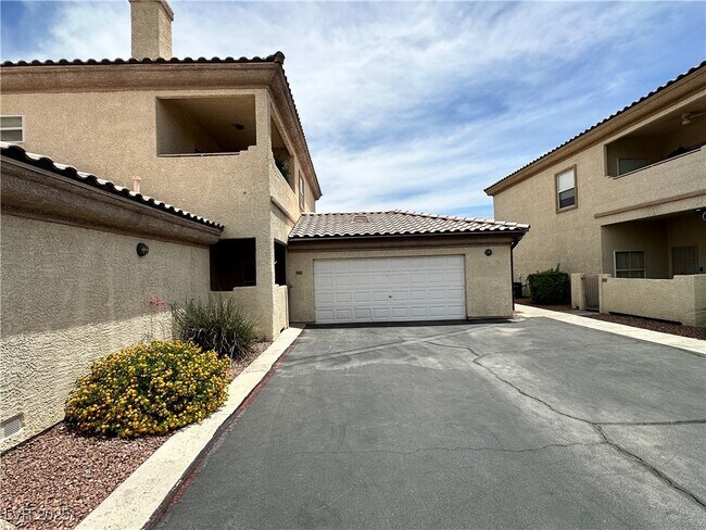 Primary Photo - 3604 Monarcas St