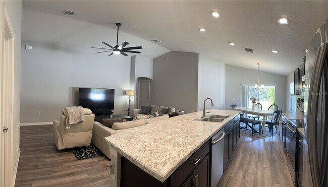 Building Photo - 6911 Gideon Cir