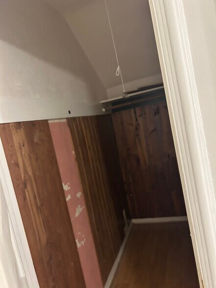 Building Photo - 2078 Ivar Ave