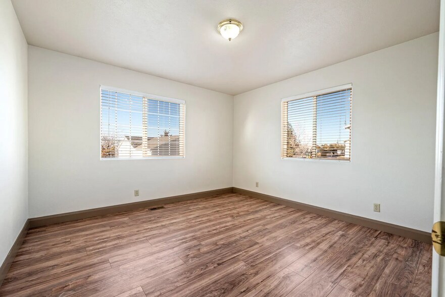 Building Photo - 1852 N Wedgewood Ln