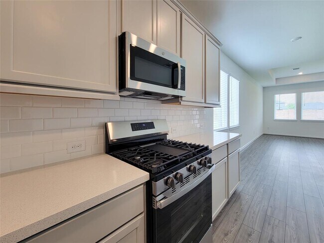 Building Photo - 21627 Royal Jett Dr