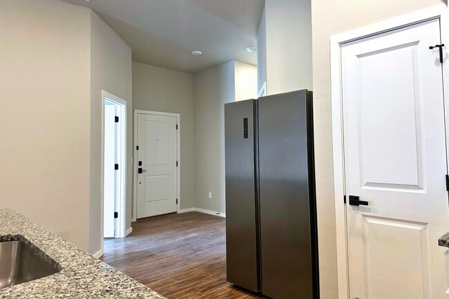 Building Photo - 2124 N Jayton Ave