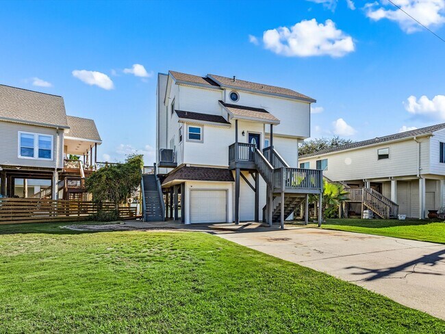 Building Photo - 334 Paradise Dr