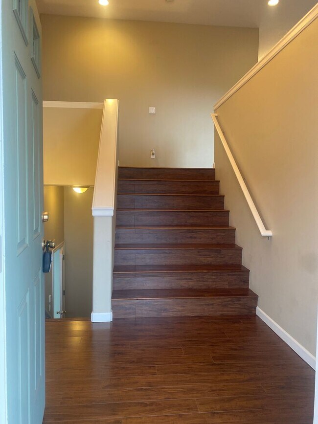 Building Photo - CLEAN AND QUIET 3bd/2ba West Salem Home - ...