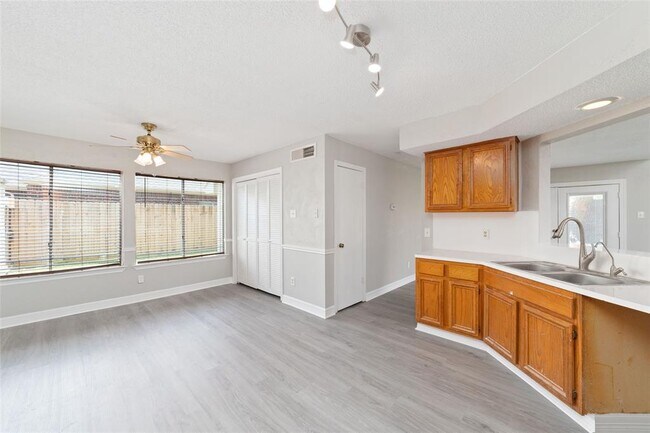 Building Photo - 14651 Via Del Norte Dr