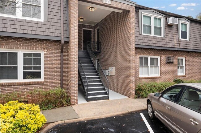 Building Photo - 757 Houston Mill Rd NE