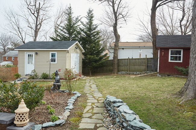Building Photo - Silver Spring splendor with yard care INCL...