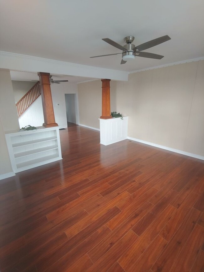 Building Photo - Semi-Attached Home Located Across from Red Lion High School