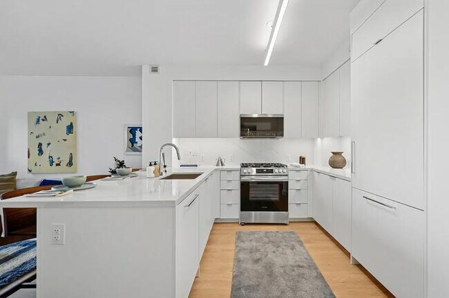 Building Photo - 0 bedroom in LONG ISLAND CITY NY 11101