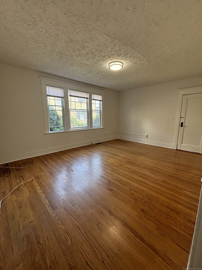 Building Photo - 155 Elm St