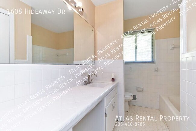 Building Photo - 1608 Hideaway Dr