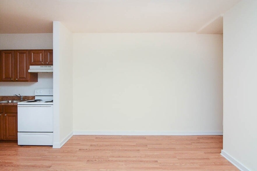 Building Photo - 1850 N Humboldt Blvd