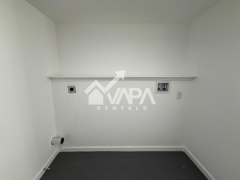 Building Photo - 143 Huxley Dr