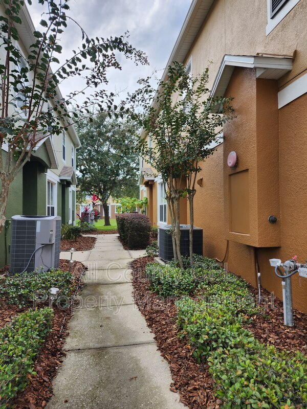 Building Photo - 1535 Broken Oak Dr