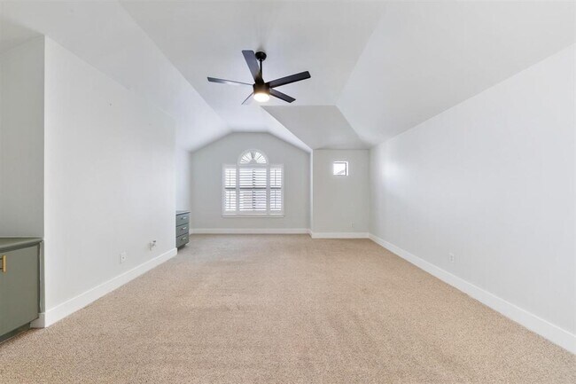 Building Photo - 419 W 26th St