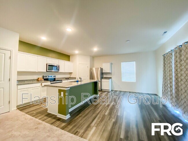 Building Photo - 300 Kenison Way