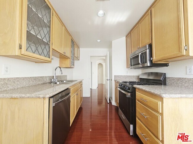 Building Photo - 801 Lorraine Blvd