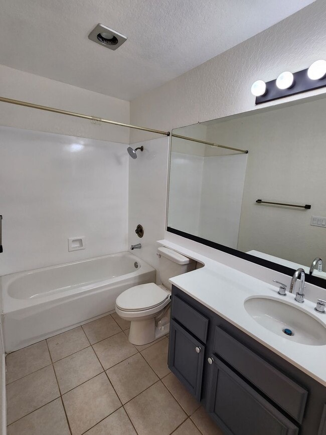 Building Photo - 10523 Sunset Ridge Dr