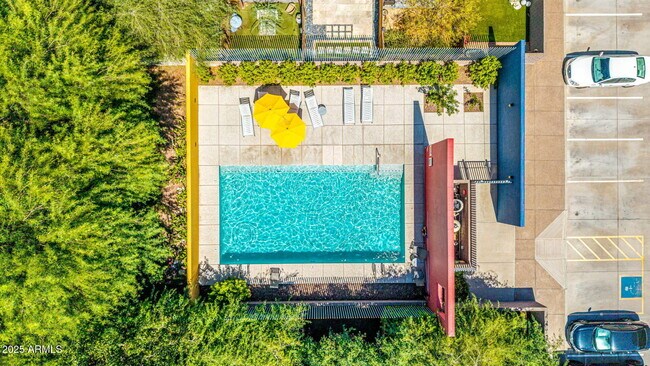 Building Photo - 727 E Portland St