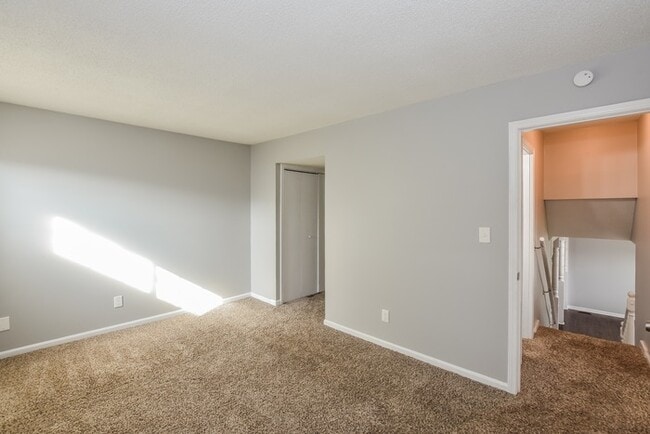 Building Photo - 2508 Greenhill Dr NW