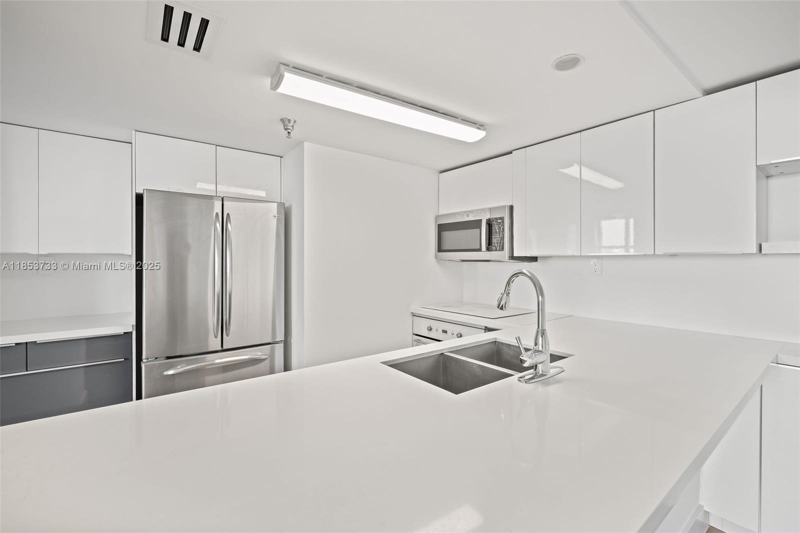 Building Photo - 650 West Ave