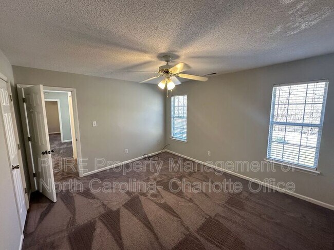 Building Photo - 12115 Landing Green Dr