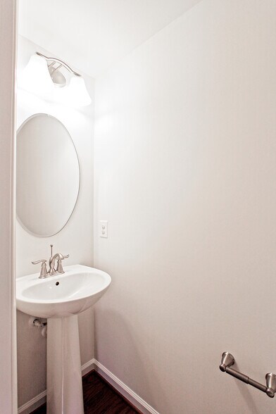 Building Photo - 13652 Endeavour Dr