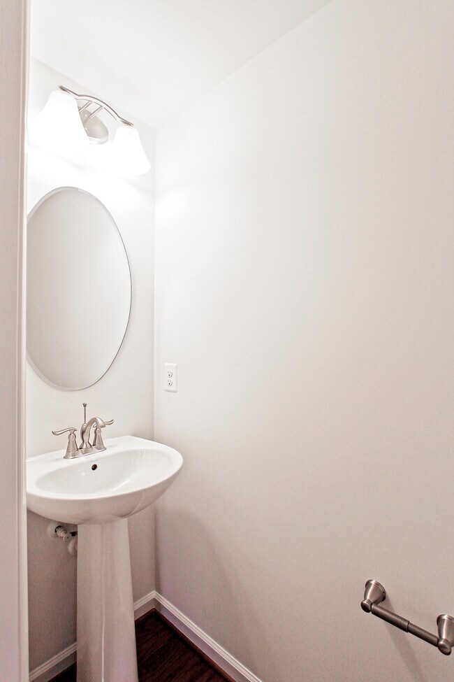 Building Photo - 13652 Endeavour Dr