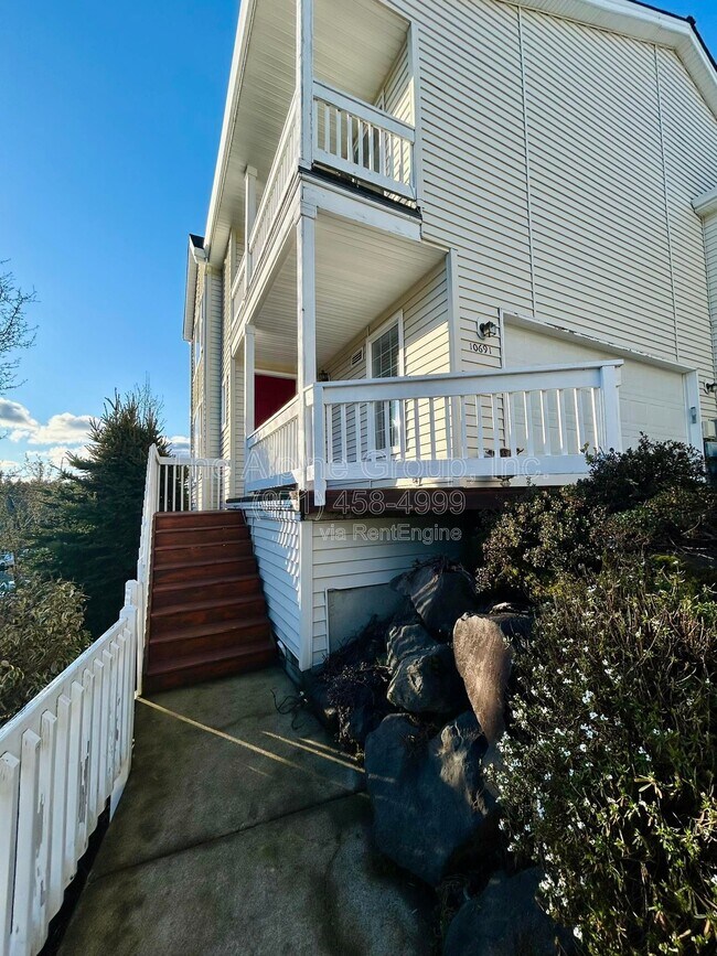 Building Photo - 10691 SW Celeste Ln