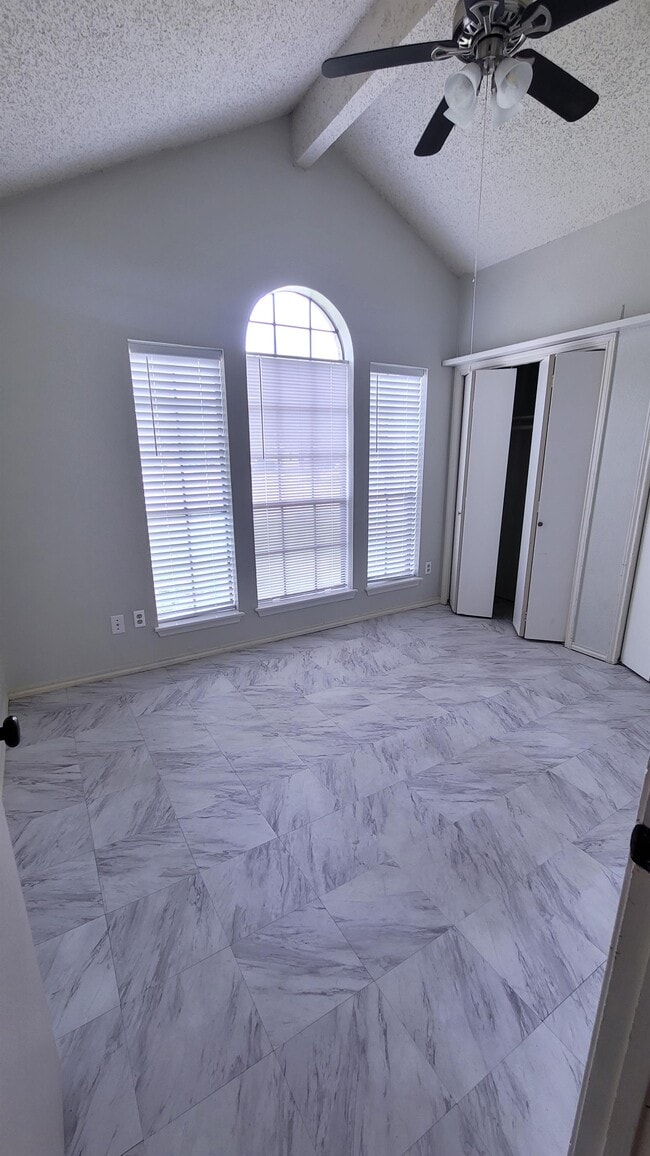 Building Photo - 6925 Fawn Ridge Dr
