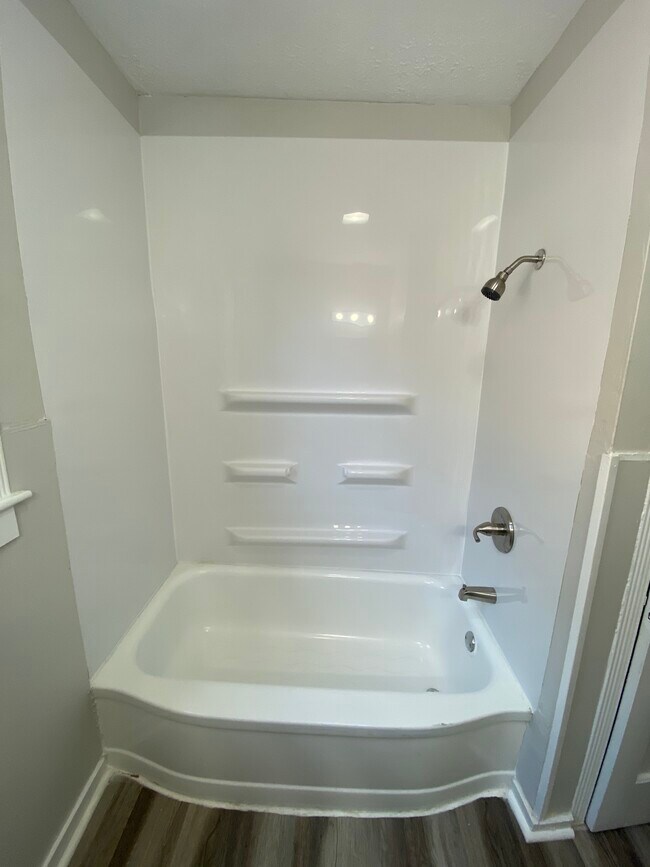 Building Photo - 1441 E Columbus St