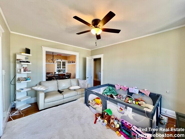 Building Photo - 8 Perkins St