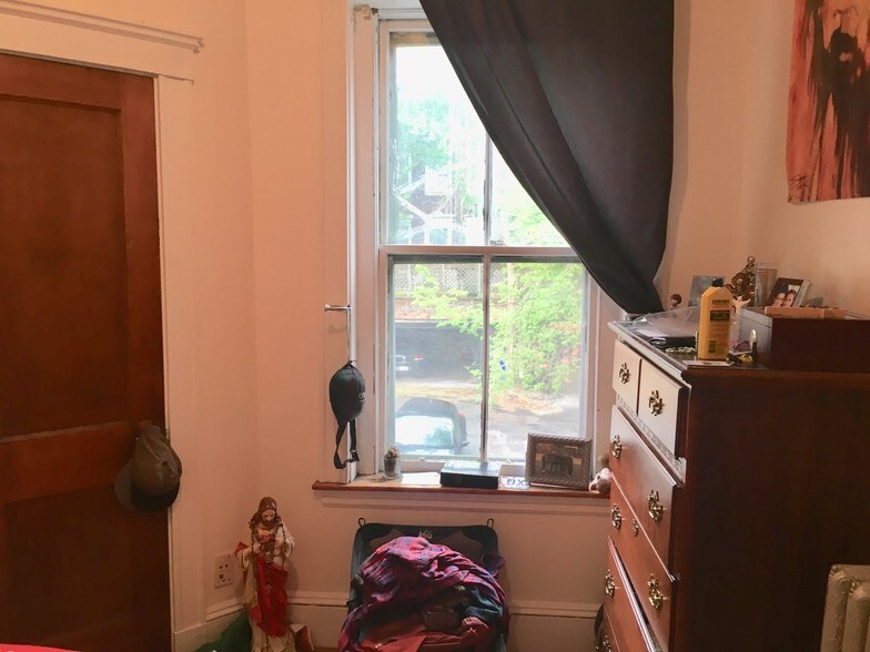 Primary Photo - 1677 Beacon St