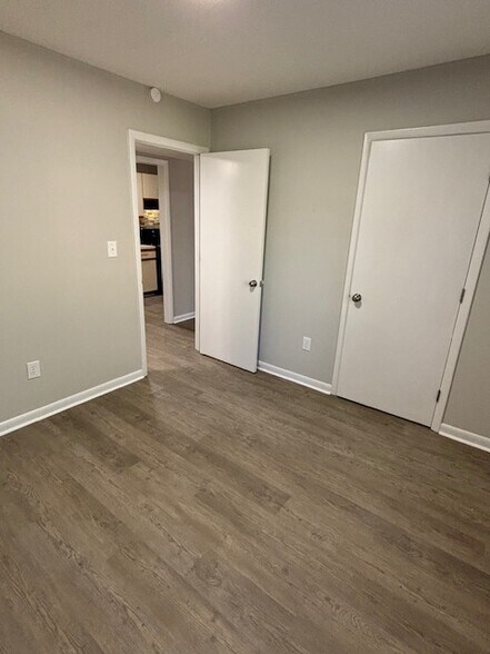 Building Photo - 1100 Crescent Dr