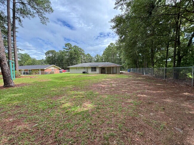 Building Photo - Available now FOR RENT in Dothan, AL!! -MO...