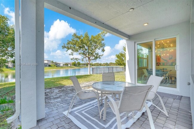 Building Photo - 4091 Pelicano Way