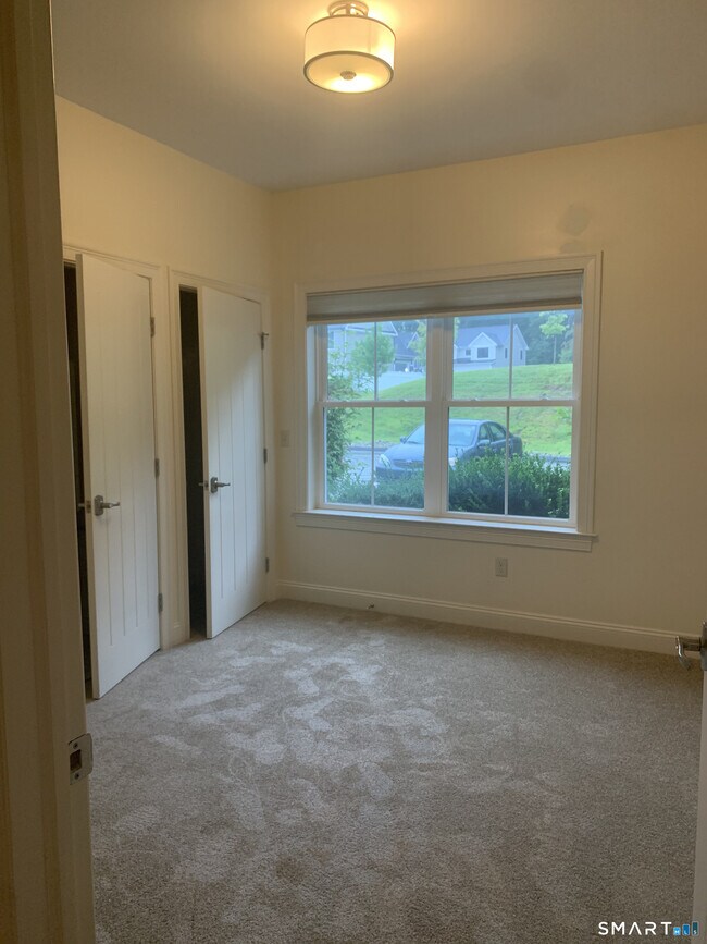 Building Photo - 502 Edgewater Cir