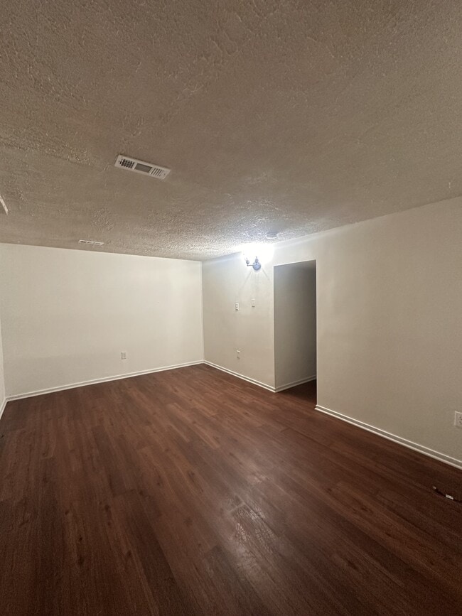 Building Photo - 445 Heather Ridge Dr