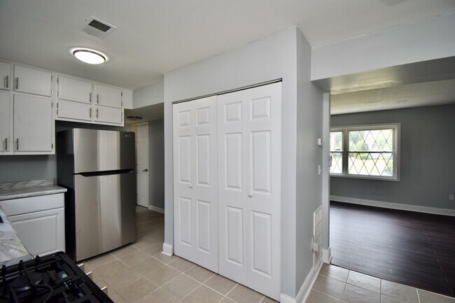 Building Photo - 3918 Eddystone Dr