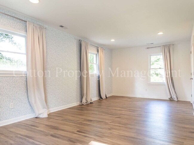 Building Photo - 824 Haymarket Ln
