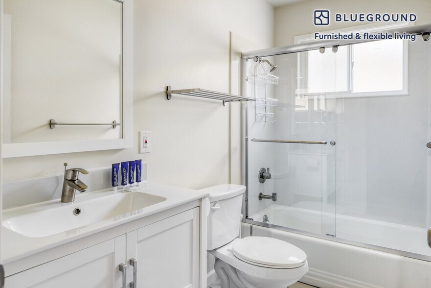 Building Photo - 837 Cowper St